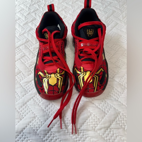 Adidas Spider-Man Kids Shoes Sneakers Footwear Red Gold Youth Size 5 - Picture 4 of 12